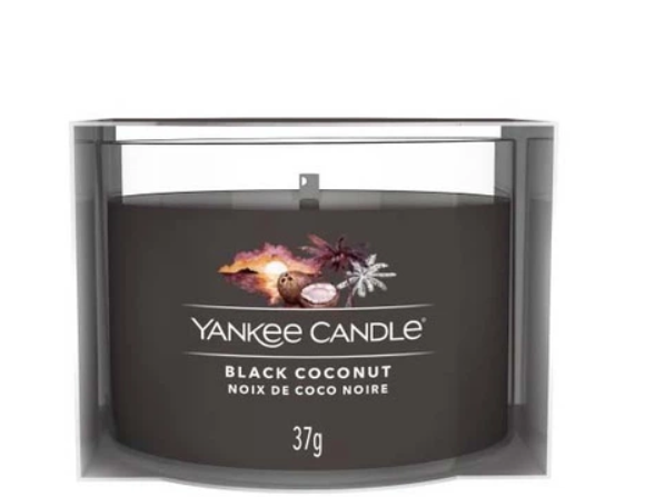 Yankee Candle Black Coconut Aromātiskā svece