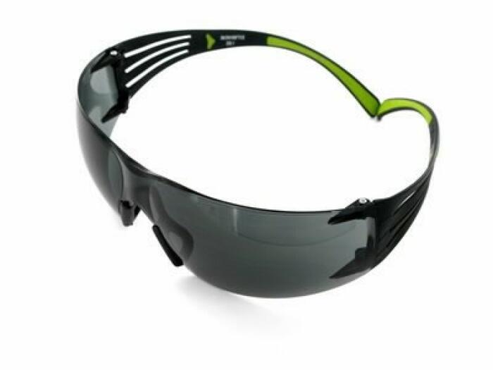 3M SecureFit 400 SF402AF aizsargbrilles, pelēkas, polikarbonāta lēcas, 99.9% UV aizsardzība, triecienizturīgas (SF402AF)
