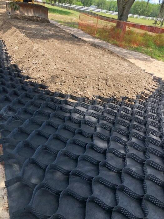 Ģeošūna grunts stabilizēšanai un nogāžu stiprināšanai 100mm 2,46x6,1m (15m2), Šūnas izmērs 203x246mm 90832 (90832)