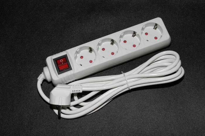 Pagarinātājs ar 4 ligzdām 3 m