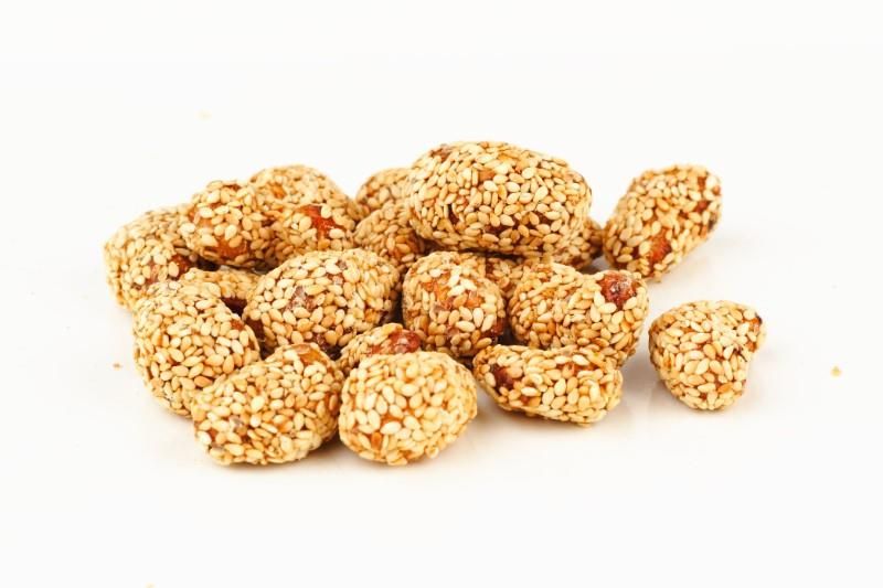 Karamelizēti indijas rieksti ar sezamu, kg D (450-27766)