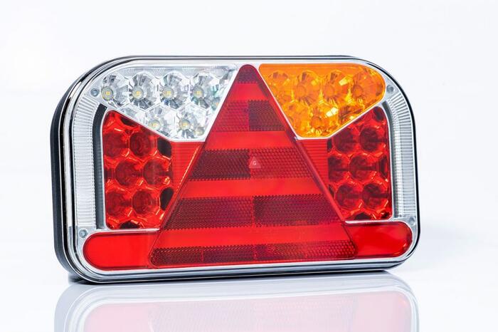 LED Piekabes lukturis - labā puse