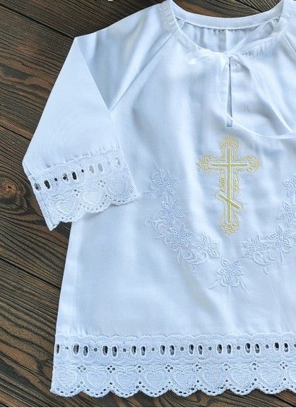 KRISTĪBU KREKLS AR MEŽĢĪNĒM UN IZŠUVUMU BALTOS TOŅOS (MT05 KR30 white)