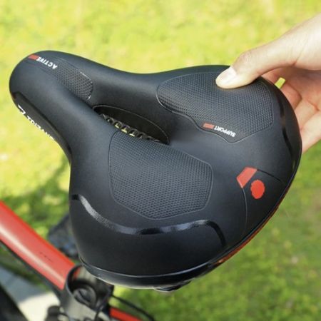 Velosipēda sēdeklis ar atstarotāju melns (preces kods P20987)