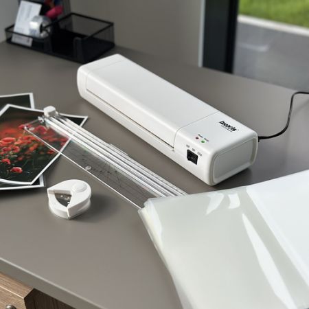 Ламинатор А4 500W комплект 4-в-1 резак, скруглитель углов, 60 пленок (код товара P25417)