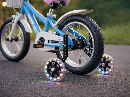 Sānu velosipēda palīgriteņi ar LED apgaismojumu (P14624)