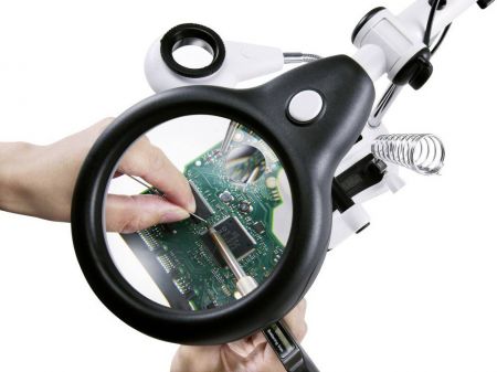 Manipulators Trešā roka (Statīvs ar palielināmo stiklu) (P09163)