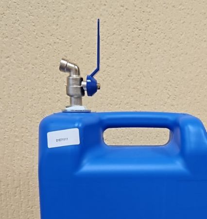 Plastmasas ūdens kanna ar krāniņu 10L (01071111)