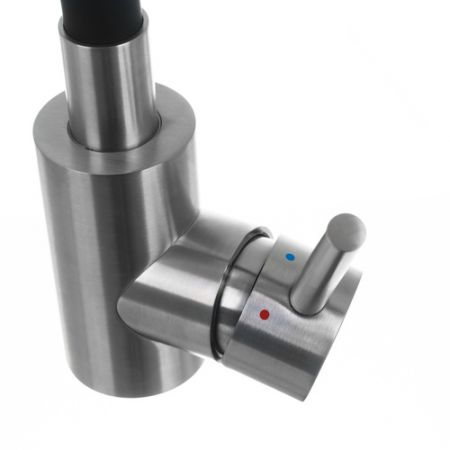 Virtuves jaucējkrāns ar elastīgu snīpi un aeratoru (P26324)