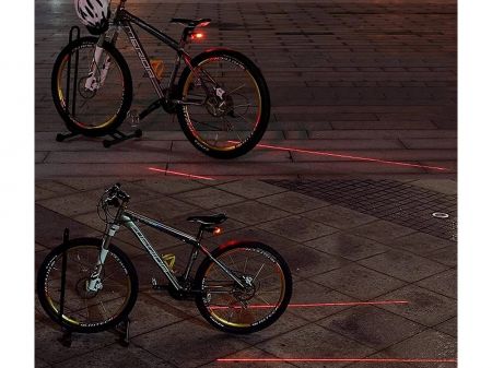Velosipēda aizmugurējais lukturis ar lāzera līnijām (P14498)