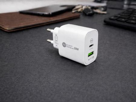 Быстрое сетевое зарядное устройство для телефона 20W кабель 3в1 (P04141)