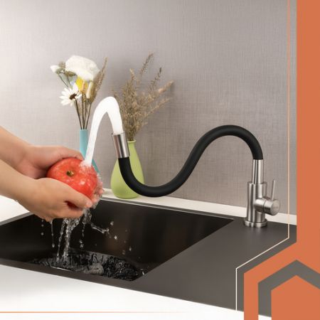 Virtuves jaucējkrāns ar elastīgu snīpi un aeratoru (P26324)