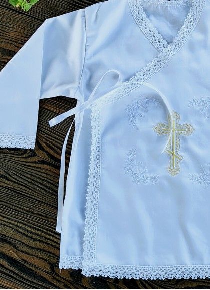KRISTĪBU KREKLS SASIENAMS SĀNĀ, AR MEŽĢĪNĒM UN IZŠUVUMU (MX06 KR38 white)