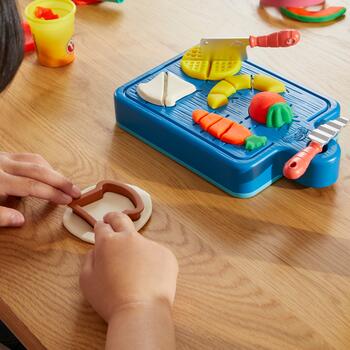 PLAY-DOH Игровой набор Поваренок (F6904)