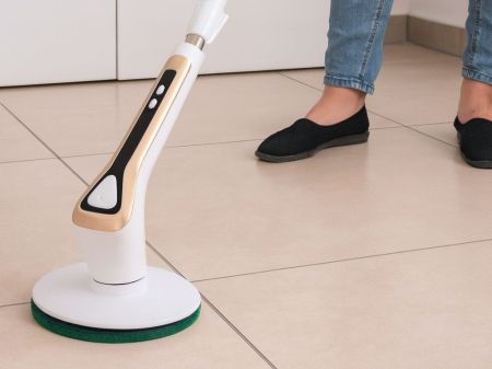 Elektriskā tīrīšanas birste ar 7 maināmiem uzgaļiem ar regulējamu rokturi USB (P27631)