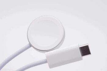 Riff Магнитная Type-C зарядка для Apple серии smart часов 1 - 8 / SE / наушников Airpods Pro 2 с тканевым проводом 1m White (RF-CH-APW-TYC)