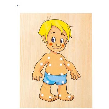 Woody 90018 Eko koka pamācošā un attīstoša rotaļlieta ar šnorēm "Apģērb Puisīti" (10gab.) bērniem no 3 gadiem + (18x22сm) (WD90018)