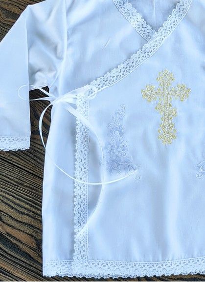 KRISTĪBU KREKLS SASIENAMS SĀNĀ, AR MEŽĢĪNĒM UN IZŠUVUMU (MX06 KR35 white)