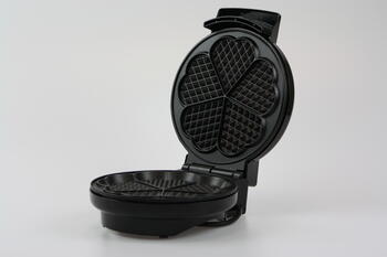 Vafeļu pagatavotājs BROCK WM 3002 BK, 1000 W (WM 3002 BK)