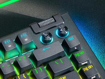 Razer BlackWidow V4 75% Mehāniskā Spēļu Tastatūra / Melna (RZ03-05000400-R3E1)