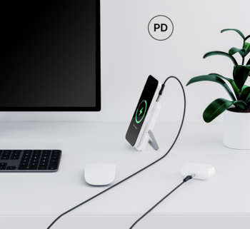 Qualo QMPB5-LD-00 MagSafe Беспроводной Повер Банк 10000mAh / LED / 20 W / USB-C / Lightning (QMPB5-LD-00)