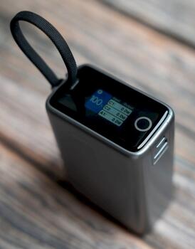 Swissten Power Bank 25000 mAh (96.25Wh) 100W co Встроенный кабель USB-C (22013977)