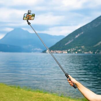 OBAL:ME SelfiePod Glow Selfie nūja priekš viedtālruņiem / melns (OMSP02B)