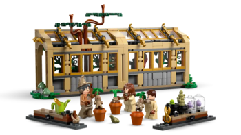 LEGO HARRY POTTER Hogwarts Castle - Herbology Class 76445 Конструктор (76445)