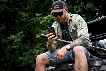 Tactical MagForce Hyperstealth 2.0 Защитный чехол для iPhone 16 Pro / чёрный/жёлтый (TA-57983121866)