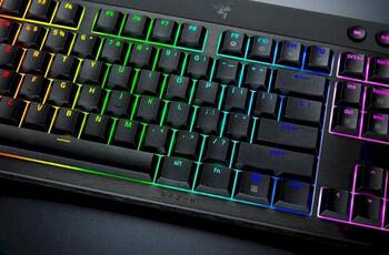 Razer BlackWidow V4 Low-profile Wireless Клавиатура (RZ03-05271500-R3M1)