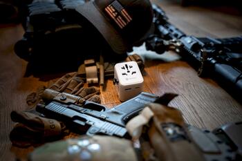 Tactical PTP Travel Adapter Ceļojumu adapteris / balts (TA-57983114716)