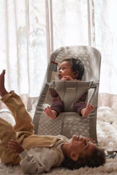 BABYBJÖRN šūpuļkrēsls BLISS Mesh, grey/beige + rotaļlieta, 606102