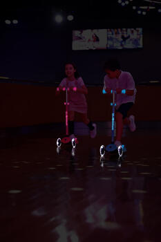 GLOBBER skrejritenis Primo Plus Glow Lights, piparmētru, 443-206