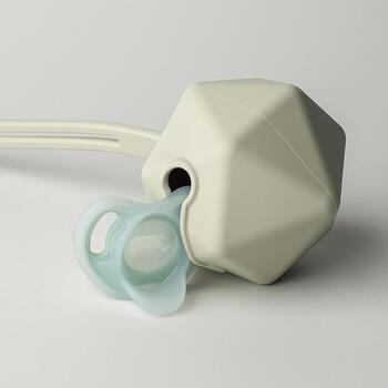 TOMMEE TIPPEE silikona knupītis ar knupīša turētāju un graužammantu, green, 433610