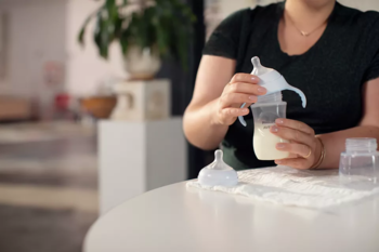 Philips Avent Natural Response mācību krūzīte 150 ml, vidējas plūsmas knupītis 6m+ (SCF263/61)