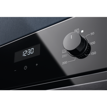 Electrolux cepeškrāsns, iebūv., 72 l, melna (EOE5C71Z)