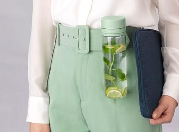 BRABANTIA Make & Take ūdens pudele ar sietiņu, jade green (202445)
