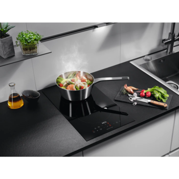 AEG iebūvējama indukcijas plīts virsma, 29 cm, melna (IKB32300CB)
