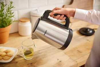 PHILIPS Daily Collection Tējkanna 2200W,1.7l (metāla) (HD9350/90)