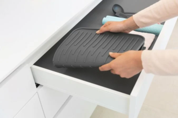 BRABANTIA Silikona trauku žāvēšanas paliktnis, dark grey (117442)