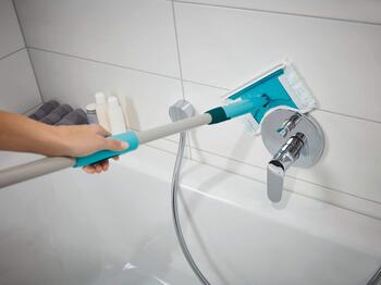 LEIFHEIT Flīžu un vannas istabas birste ar teleskopisku kātu 93–150cm Bath Cleaner micro duo (1041700)