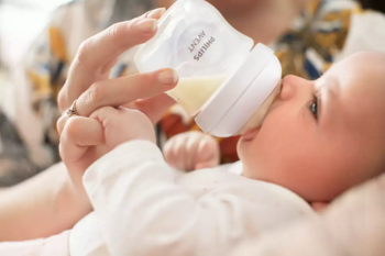 Philips Avent Natural Response pudeļu silikona knupīši, vidēja plūsma, 1M+ (2 gab.) (SCY963/02)