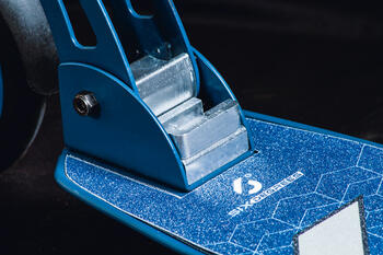 Six Degrees Scooter skrejritenis 205 mm, zils (AU 509)