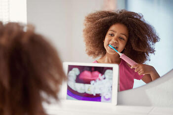 Sonicare zobu birste bērniem ar bluetooth un 8 maināmiem  dizainiem, rozā (HX6352/42)