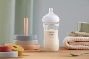 Philips Avent Natural Response stikla zīdaiņu pudelīte 240 ml, vidējas plūsmas knupītis 1m+ (SCY933/01)