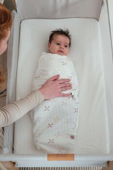 Lodger Bundler Solid Matcha kokvilnas autiņš mazuļa ietīšanai, Rose (BN 107)