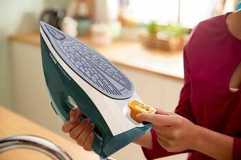 PHILIPS 7000  sērijas Tvaika gludeklis, Opāla zaļa/mētras krāsa (DST7031/70)