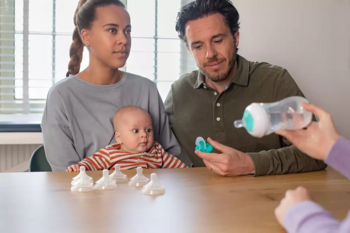 Philips Avent Natural Response pretkoliku pudelīte ar AirFree vārstu 260 ml, vidējas plūsmas knupītis, 1m+ (SCY673/01)