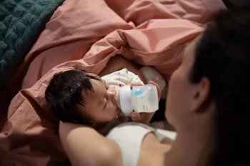 Philips Avent Natural Response pretkoliku pudelīte ar AirFree vārstu 125 ml, jaundzimušā knupītis, 0m+ (SCY670/01)