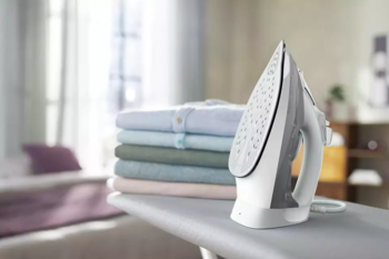 PHILIPS 5000 sērijas Tvaika gludeklis, 2400W (balts/pelēks) (DST5010/10)